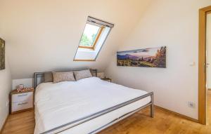 A bed or beds in a room at Ferienhaus In Guessing