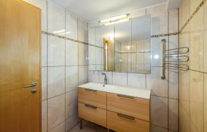 A bathroom at Ferienhaus In Guessing