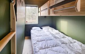 Postel nebo postele na pokoji v ubytování 3 Bedroom Gorgeous Home In Ullared