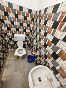 a bathroom with a toilet and a bath tub at HOTEL AMARNATH Bakkhali in Bakkhali