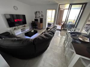 Φωτογραφία από το άλμπουμ του Classy Sleek Two Bedroom Apartment with Expansive River Views in the Heart of Sydney's Second CBD στο Σίδνεϊ
