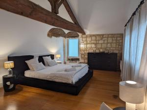 Postel nebo postele na pokoji v ubytování Maison de Charme Moderne avec Jardin, Terrasse et Fibre - Saint-Yrieix-sur-Charente - FR-1-653-250 + 22 fotografií