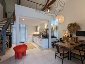 a living room with a dining table and a kitchen at Gîte Saint-Yrieix-sur-Charente, 3 pièces, 6 personnes - FR-1-653-250 in Saint-Yrieix-sur-Charente