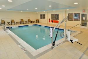 Piscina di Holiday Inn Express & Suites Peekskill-Lower Hudson Valley by IHG o nelle vicinanze