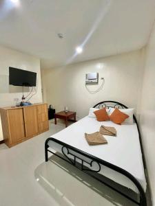 Postel nebo postele na pokoji v ubytování ZAFFIRIAH GUEST HOUSE