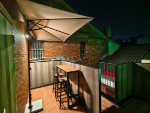 Balkón nebo terasa v ubytování 鹿厝老街民宿 與 鹿厝回家民宿