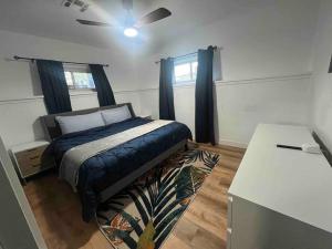 The Peacock Inn - 8 Bdr 4 Bth 14 Bds
