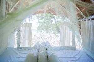 A bed or beds in a room at Playa La Caleta Bataan