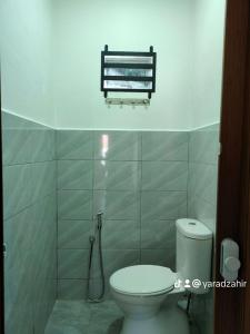 a bathroom with a toilet and a shower at Homestay HABI Residence in Kepala Batas