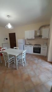 Kuchyň nebo kuchyňský kout v ubytování Intero appartamento (800 mt dalla stazione)