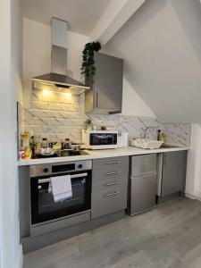 a kitchen with a stove and a microwave at SuperValue Suite 3 - Fast WiFi, Hotel Linen, Keyless Entry, City only 10 Mins - BY PROPERTY PROMISE in Cardiff +27 photos