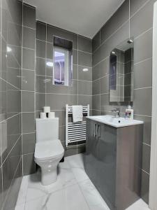a bathroom with a toilet and a sink at ApartHotel Flat 5 - 10 min to centre by Property Promise in Cardiff