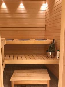 a wooden sauna with a potted plant in it at Upea 117,5m2 huoneisto Helsingin keskustassa in Helsinki