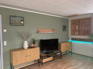 Μια τηλεόραση ή/και κέντρο ψυχαγωγίας στο Ferienwohnung Schreiter