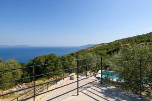 balkon z widokiem na ocean w obiekcie Casa Anonima w mieście Labin +37 zdjęć