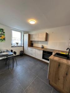 Η κουζίνα ή μικρή κουζίνα στο MG02- MG04Schöne Apartments am Wasserturm Rheydt
