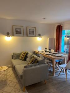a living room with a couch and a table at Domaine du golf lacanau Piscine chauffée 3 chambres in Lacanau