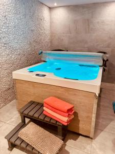 Φωτογραφία από το άλμπουμ του Casa Olivia, Luxurious Village House with Sauna and Jacuzzi σε Finestrat