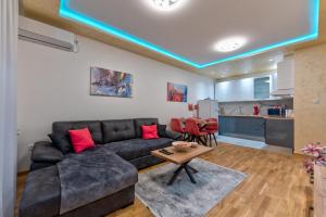 Kuhinja ili čajna kuhinja u objektu Royal Apartman