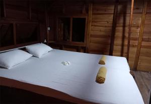 Postel nebo postele na pokoji v ubytování Breezy Beach Cabanas