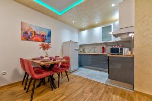 Kuhinja ili čajna kuhinja u objektu Royal Apartman