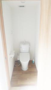 ein Bad mit einem weißen WC in einem Zimmer in der Unterkunft Hananogo Ikebukuro - Vacation STAY 09224v in Tokio