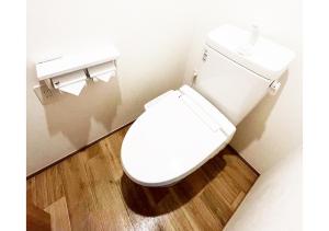 a bathroom with a white toilet in a room at Hananogo Ikebukuro - Vacation STAY 16082v in Tokyo