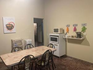 a kitchen with a table and chairs and a microwave at Centro Asuncion departamento confortable in Asunción