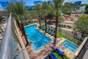 an overhead view of a pool with chairs and palm trees at Modern 2BR CozySuites on Town Lake waterfront 12 in Tempe