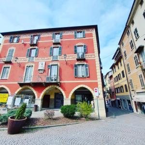 a red building on the side of a street at ElleCi Casa Vacanze in Mondovì