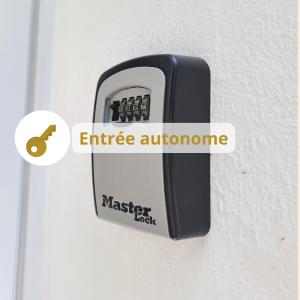 an image of an entrance door opener with a sticker on it at Suite de charme provençale in La Valette-du-Var