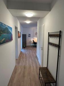 Letto o letti in una camera di Moderne Ferienwohnung Green Forest mit Infrarotsauna, Balkon und Stellplatz
