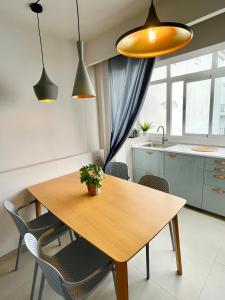 a kitchen and dining room with a wooden table and chairs at Casa Del Mar in Costa de Antigua