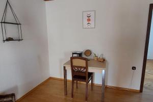 a table with a chair in a room at Apartment mit Bergblick in Fürstenstein