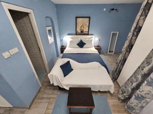 a small room with two beds and a table at Studio Dubravka in Mali Lošinj