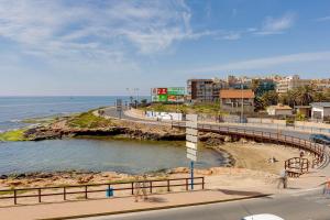 トレビエハにあるSeaview Torreviejaの水上橋付都市