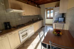 Kuchyňa alebo kuchynka v ubytovaní Gîte de benque + 16 fotografií