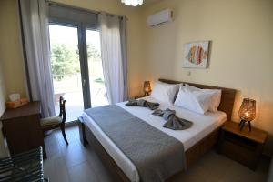 Katil atau katil-katil dalam bilik di Dionysus seaside villa