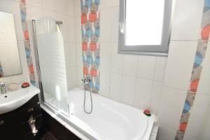 Kúpeľňa v ubytovaní Dionysus seaside villa