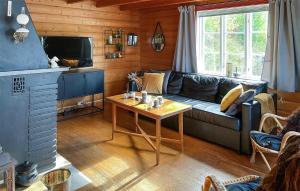 Posezení v ubytování Beautiful Home In Noresund With Kitchen