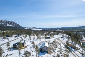 an aerial view of a resort in the snow at Orrmötet 17 in Funäsdalen