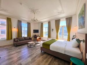 a bedroom with a large bed and a couch at Hotel Loskade 45 in Middelburg