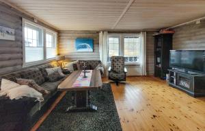 a living room with a couch and a tv at Beautiful Home In Vringsfoss With House A Panoramic View in Maurset