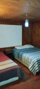 Postel nebo postele na pokoji v ubytování HOSTAL CARHUELLO