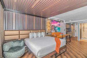 Area tempat duduk di Ocean Front Queen Suite With Panoramic Views! - Compass Cove Unit 964 +37 foto
