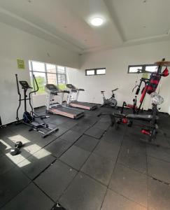 Fitness centrum a/nebo fitness zařízení v ubytování Honeycomb Shortlets