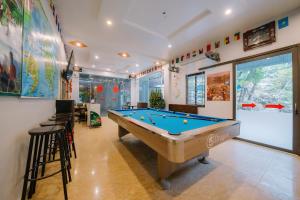 a billiard room with a pool table at Napoli Hostel in Cat Ba