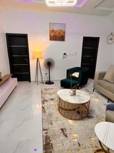 Predel za sedenje v nastanitvi Honeycomb Shortlets
