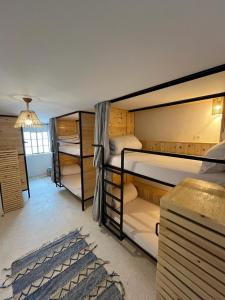 En eller flere senger på et rom på Socco Hostel