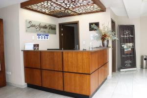 a hair salon with a wooden counter in a room at Hotel San Agustin Plaza in Latacunga